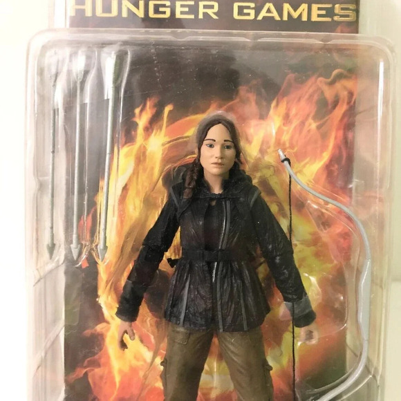 2012 The Hunger Games Katniss Everdeen Figure Jennifer Lawrence Damaged Box - Picture 2 of 16